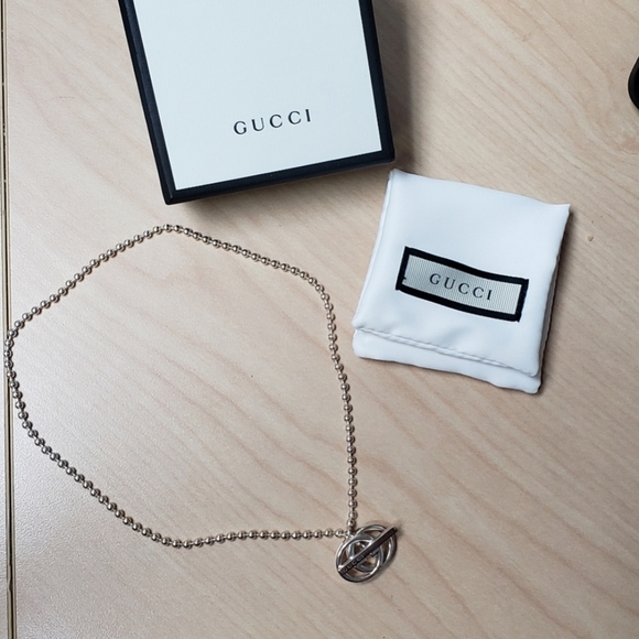 Authentic Gucci GG Double G Bar Toggle Necklace - Picture 4 of 11